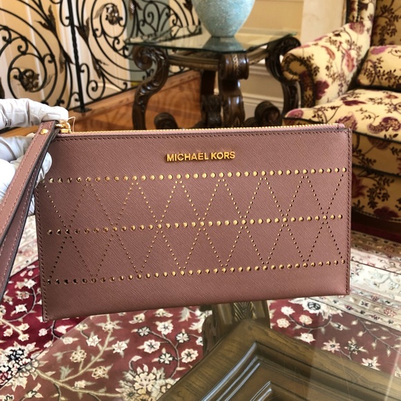 Authentic Michael Kors perforated clutch wristlet - Picture 3 of 8